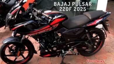 Bajaj Pulsar 220F 2025 का नया मॉडल, एक स्पोर्टी डिज़ाइन और मस्कुलर फ्यूल टैंक के साथ प्रदर्शित।