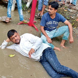 Kanpur Babupurwa Park Protest Councillor Meraj Dirty Water Demonstration